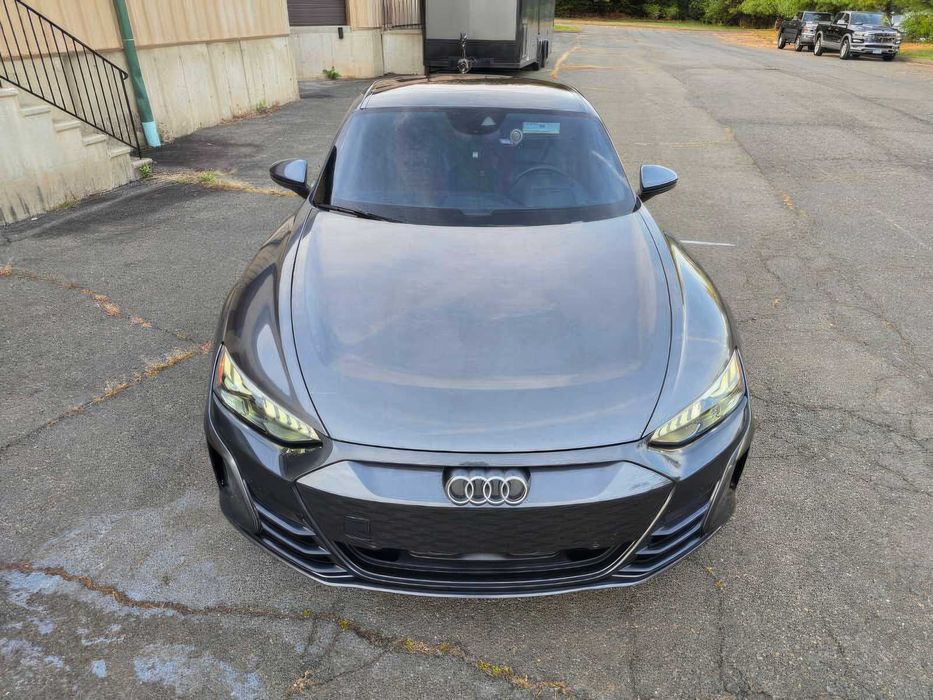 Audi e-tron GT      2022