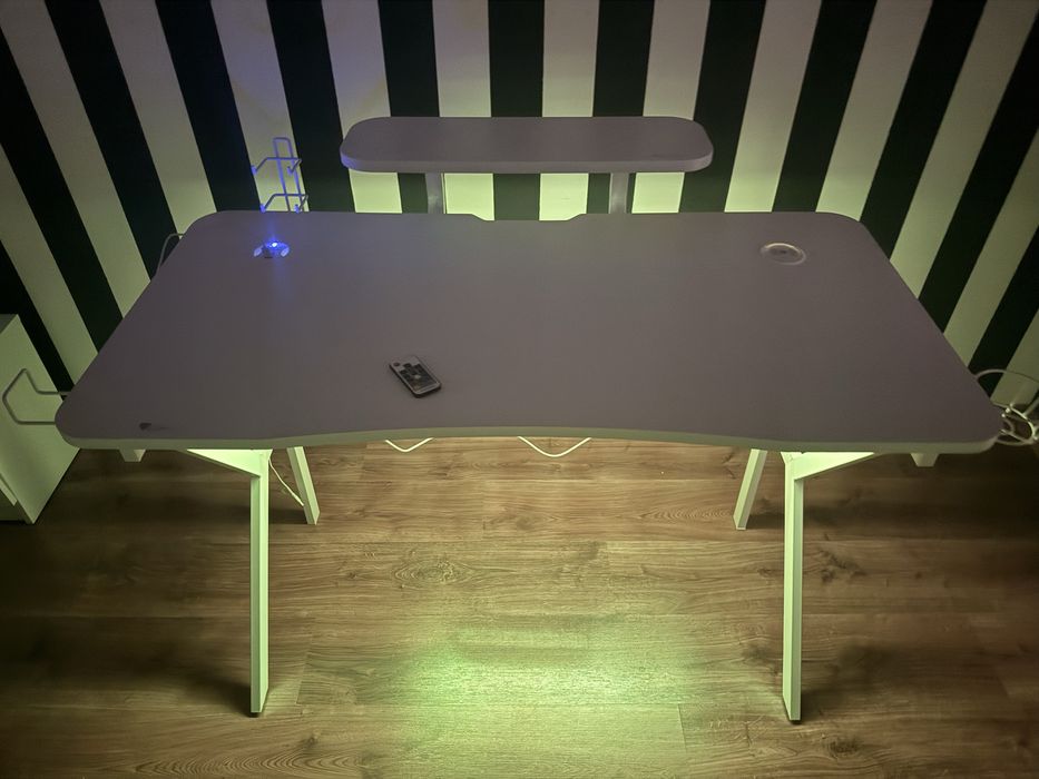 Biurko szkolne/gamingowe / białe/ Genesis Holm 320 RGB