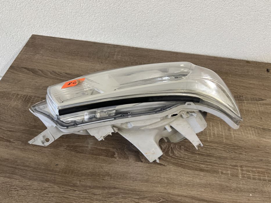 Фара права Toyota Tacoma 2012 2013 2014 2015 в наявності.