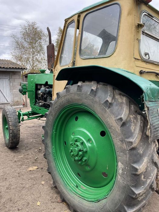 Трактор Юмз на ходу