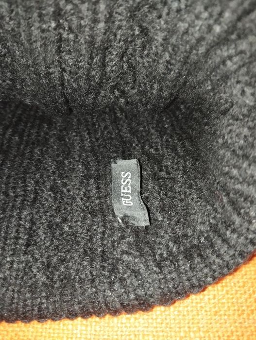 Guess женская шапка