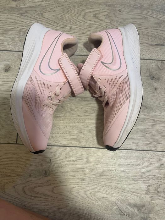 Кросівки Nike для дівчинки