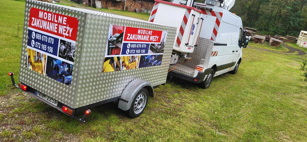 Wycinka drzew . Frezowanie pni