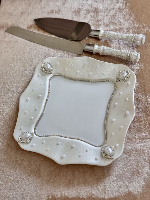 Весільний набір; Бокали; свічки; Скринька; Коробка; тарілка; ніж