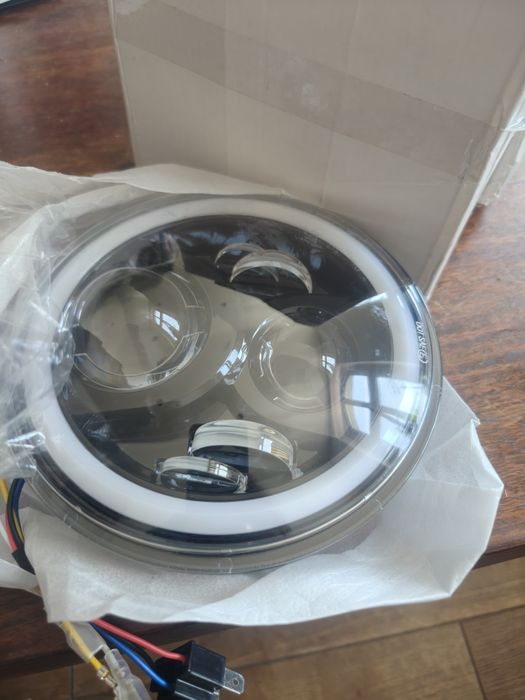 2 nowe reflektory LED 7'