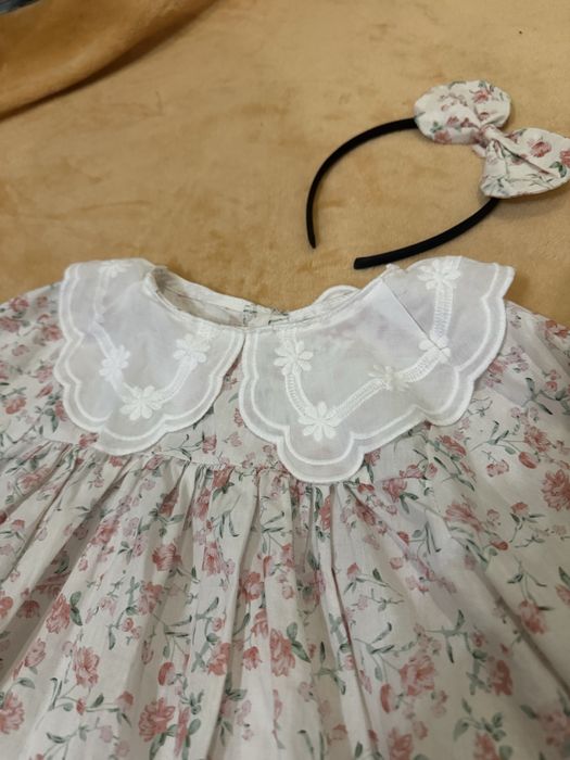 Ідеальне плаття з обручем у квітковий принт для дівчинки