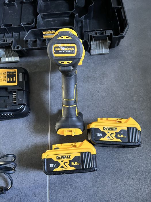 Безщітковий Акум.Ударний шуруповерт Dewalt DCD 996