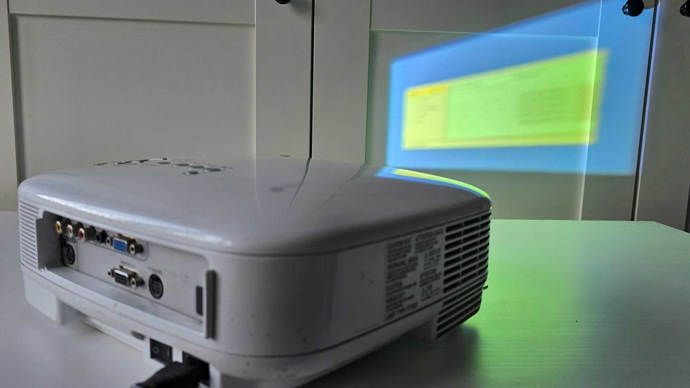 Projektor LCD NEC VT 47