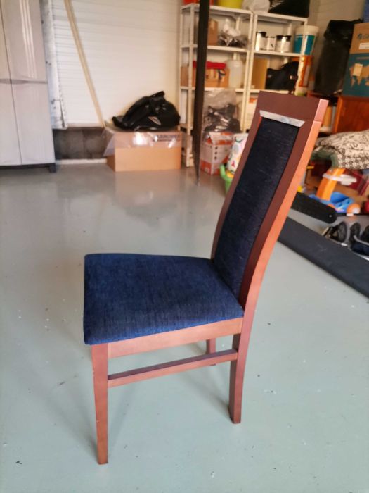 Cadeira de madeira e estofado