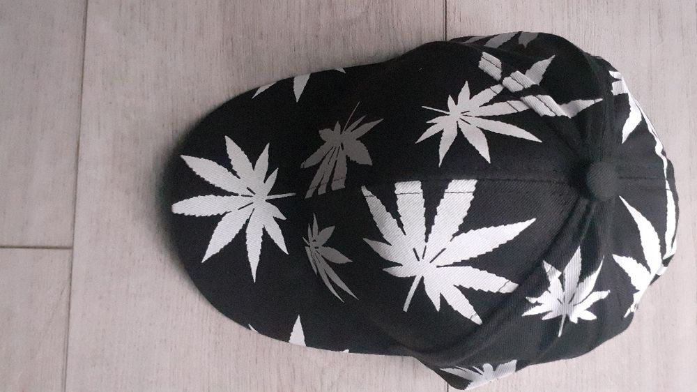 Czapka z daszkiem, nowa.