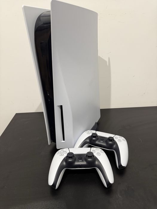 PlayStation 5 z napędem + 2 pady