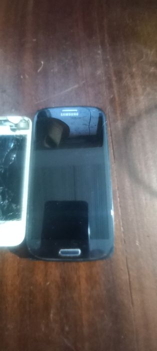 4 telemóveis para peças