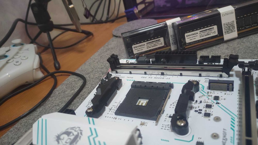 Комплект материнська плата SOYO B450M D4 Pro Socket AM4 + 16Gb DDR4!