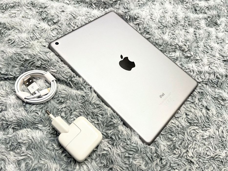 IPad 5 (32 gb) wi-fi, отличное состояние + стекло! А1822