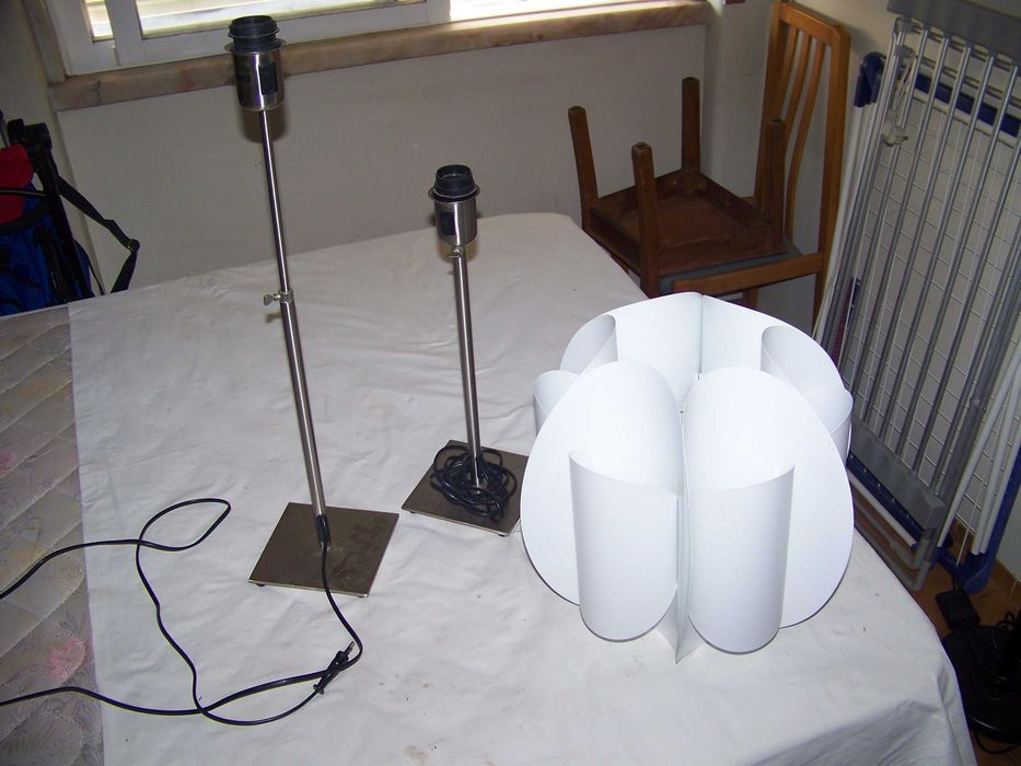 2 candeeiros de mesa com pé extensível