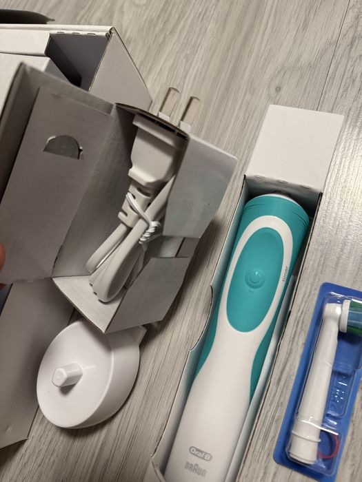 Oral B перезаряжаемая электрическая зубная щетка