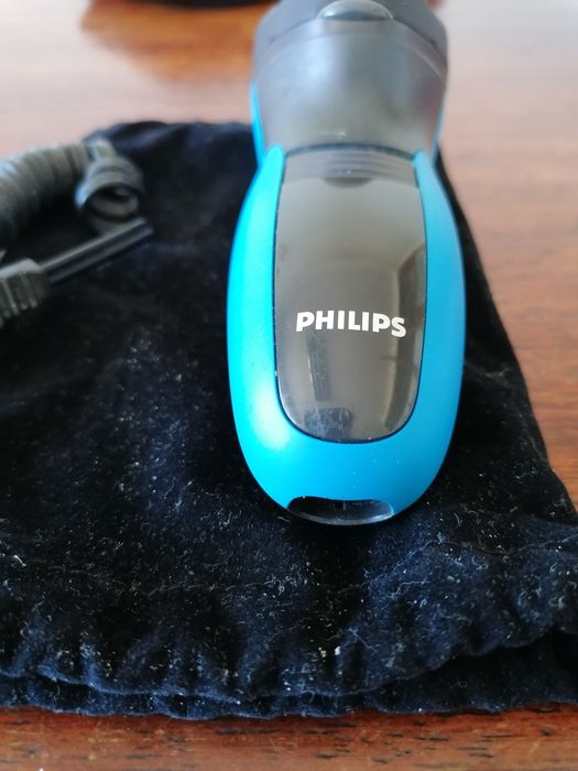 Maquina de Barbear Philips 220v
