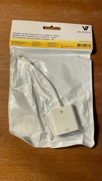 Diversos cabos e adaptadores para Apple