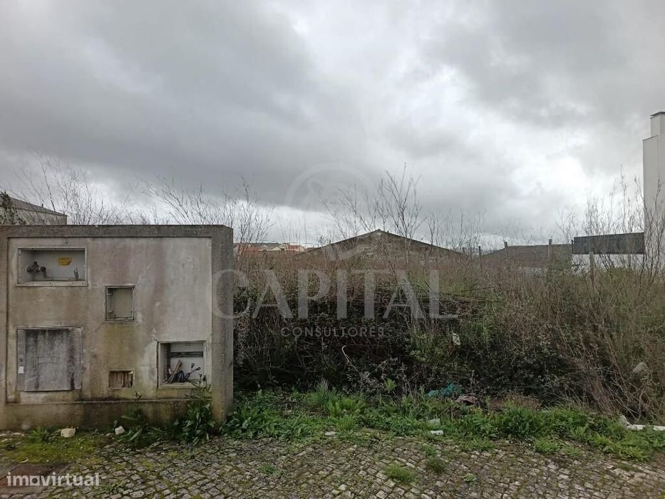 Terreno urbano com projeto aprovado a excelente preço em Arranho