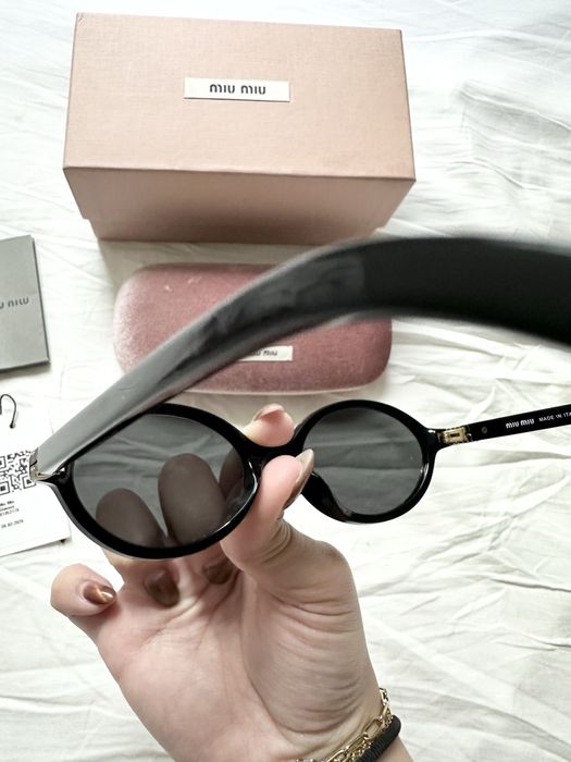 óculos de sol sunglasses preto black oval Miu Miu 04ZS