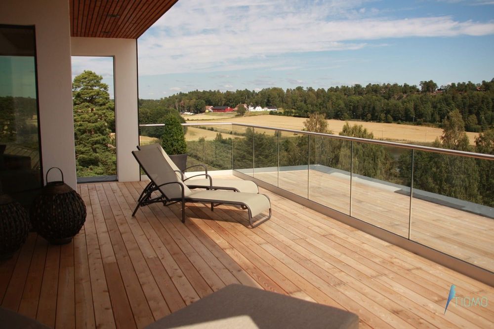 Balustrady całoszklane balkonowe balustrada samonośna w listwie