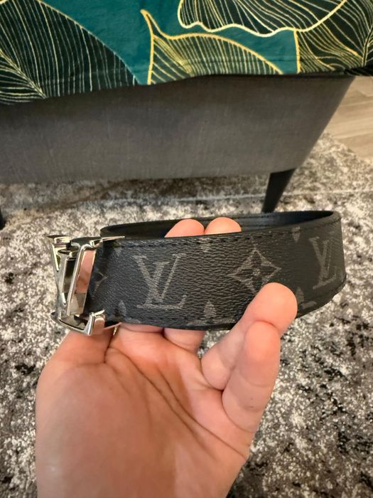 Pasek srebrnego koloru