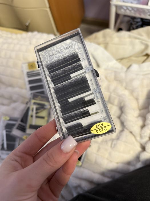 Матеріали для нарощування вій