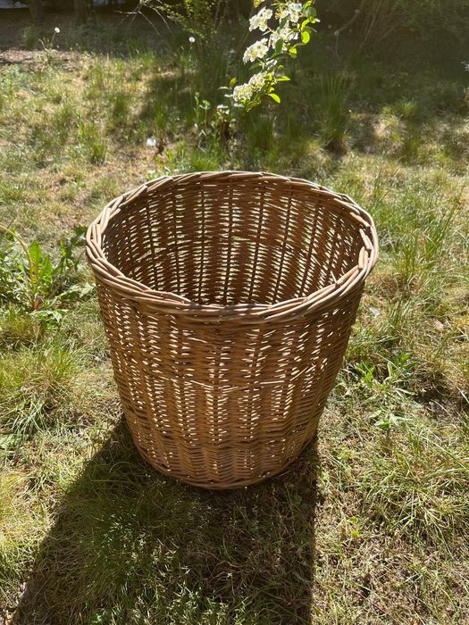 Okrągły kosz wiklinowy