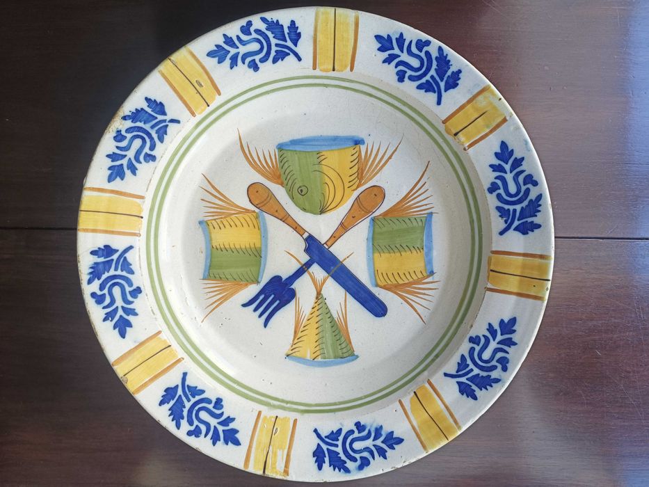 Prato faiança Peixe e Talheres, Bandeira ou Fervença, século XIX