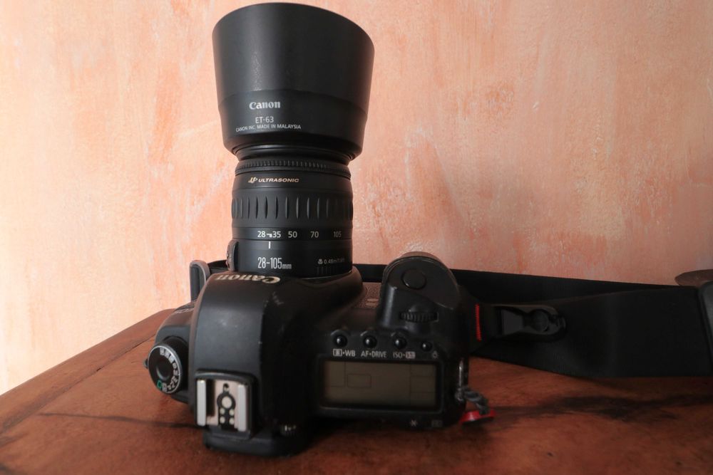 Um Clássico - Canon Fullframe EOS 5D - Mark II