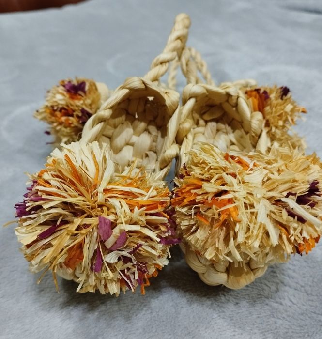 Продаються декор капці з соломи