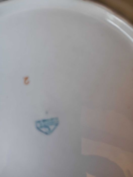 Talerze z PRL raczej nieużywane