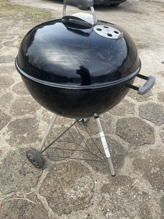 Grill Weber , duży na kółkach