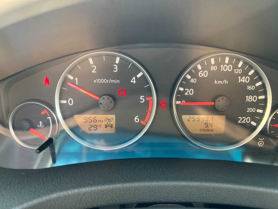 NISSAN PATHFINDER 2.5 DCI doskonały stan po remoncie blacharki 7- osób