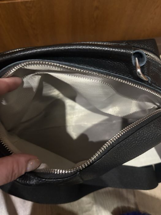 Сумочка из натуральной кожи черного цвета