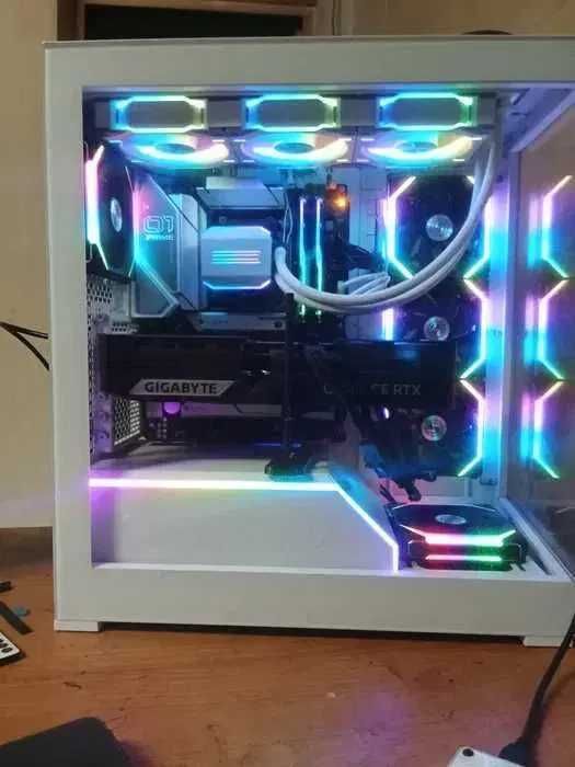 pc gaming high end - ryzen 9 7950X3D - RTX 5090 - 64GB - 1TB