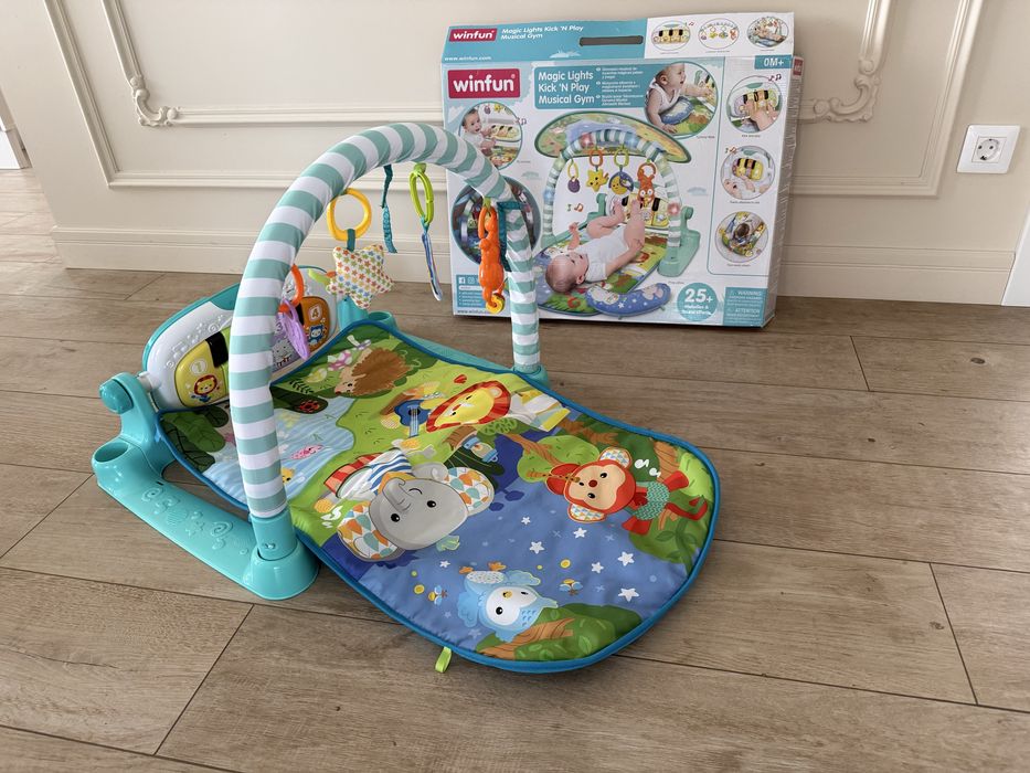 Розвиваючий килимок WinFun (ігровий центр)