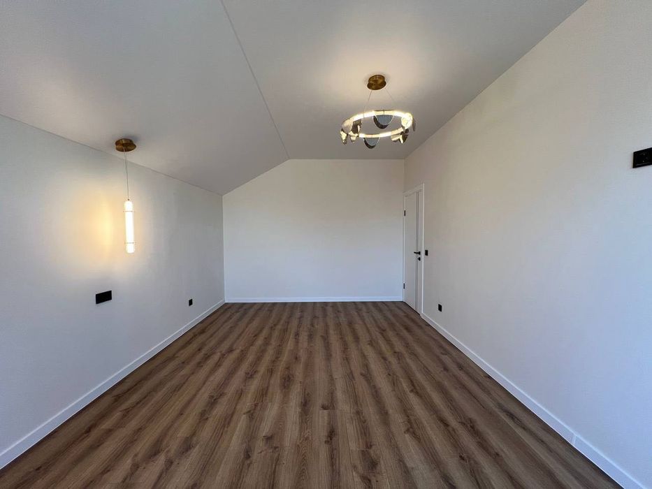 Продам будинок з ремонтом та басейном/3.7сотих/180м2/біля річки