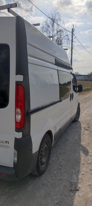Мікроавтобус Opel Vivaro