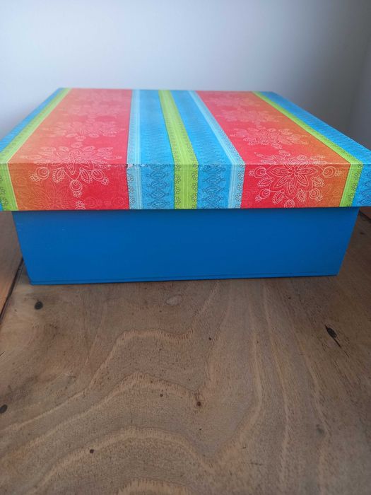 Caixa multiusos em madeira