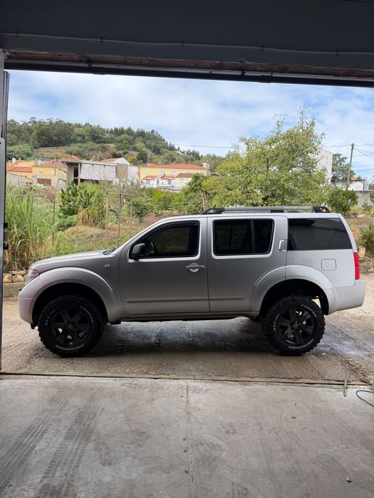 Nissan Pathfinder - 7 Lugares