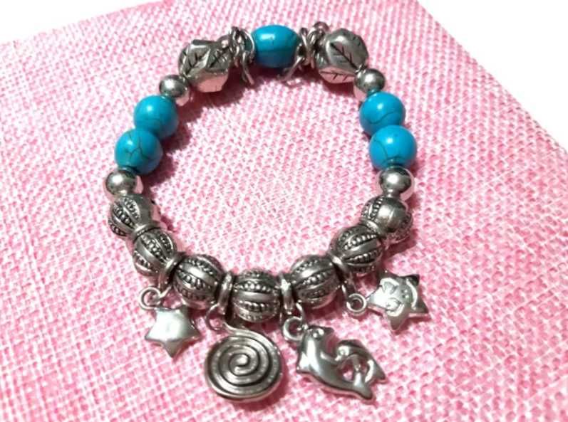 Pulseira de 10mm Extensível com Amuletos