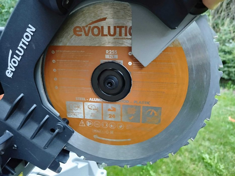 Piła ukośnica z posuwem EVOLUTION R255SMS-DB 255mm stan BDB wielomateriałowa tarcza TCT