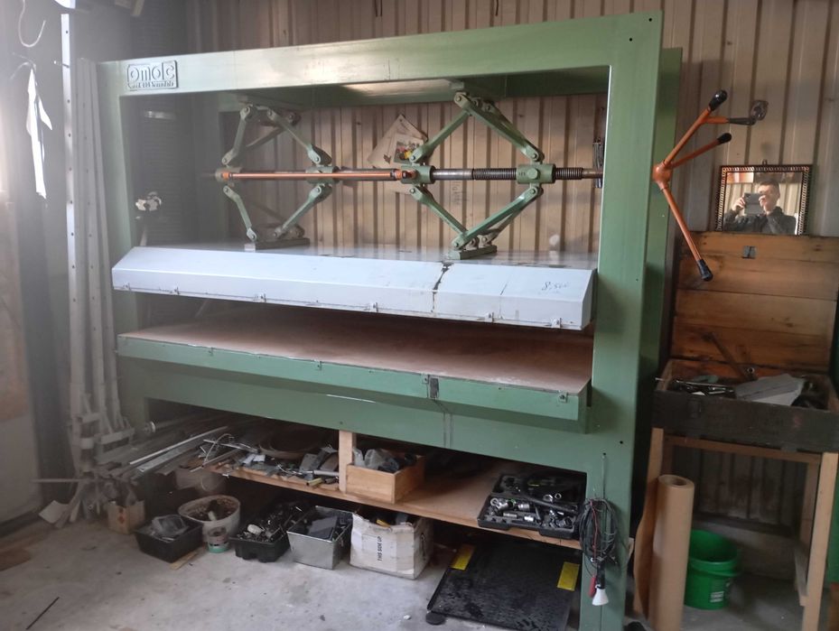 Prasa do klejenia drewna półkowa