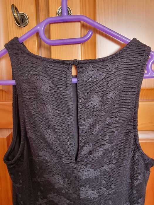 Vestido curto e justo preto com renda Zara, tamanho S