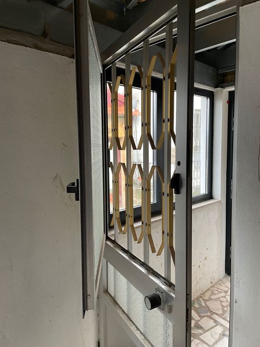 Porta alumínio com janela