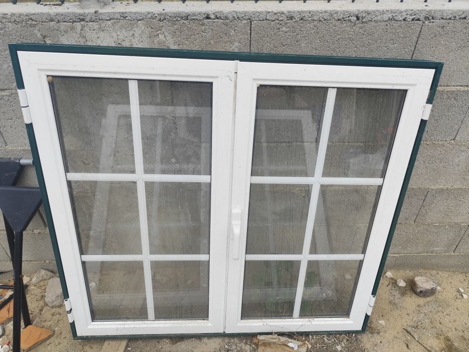 janela alumínio com vidro duplo com quadricula em branco -tem 1200x1090mm altura