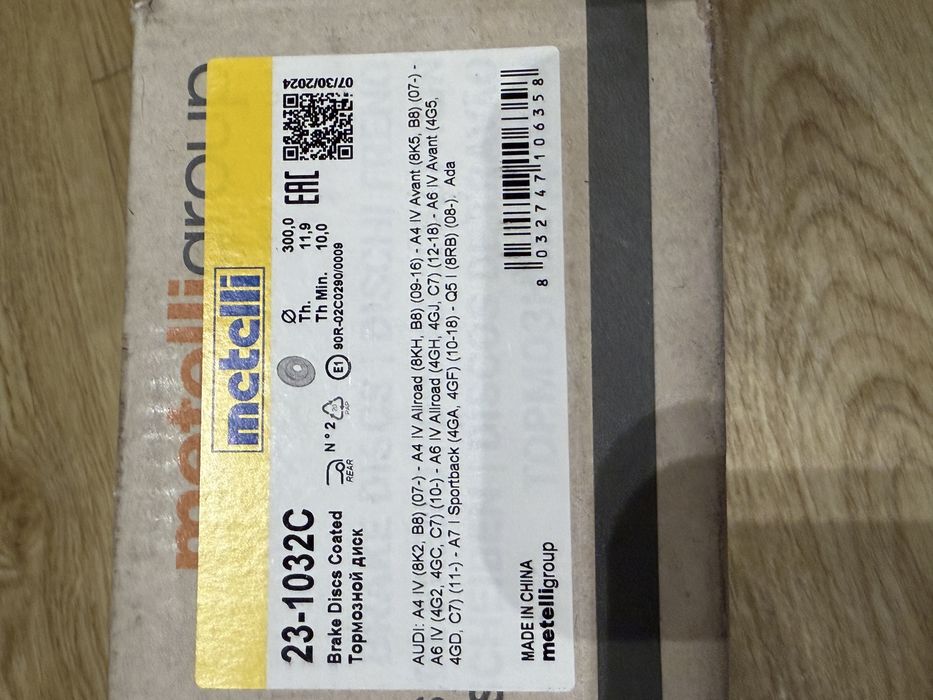 Audi A4 B8 tarcze hamulcowe tył 300 mm + klocki METELLI NOWE