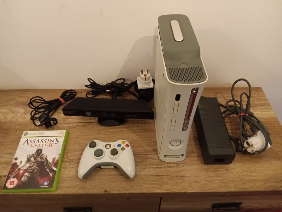 Xbox 360 + Pad + 2 Gry + Kinect