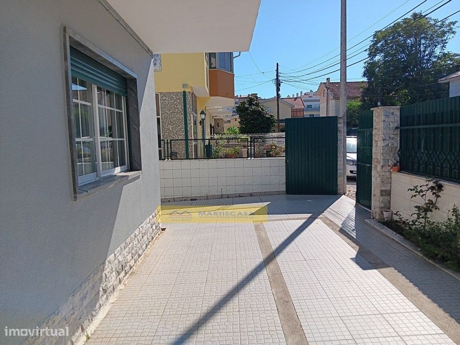 Moradia T4 totalmente remodelada, garagem, sotão e espaço exterior,...